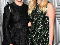 Как две капли: Риз Уизерспун вместе с дочерью вышли в свет в стильных нарядах