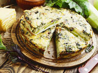 Фриттата с кабачками и зеленым яблоком