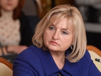 Жена Юрия Луценко пришла в Раду на лабутенах за 19 тысяч гривен