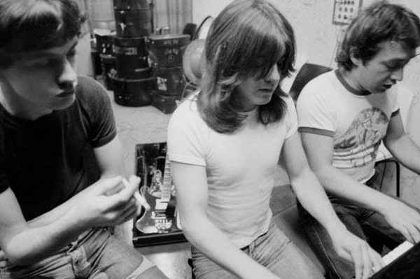 facebook.com/acdc