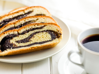 Маковый рулет из дрожжевого теста