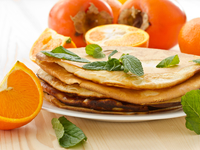 Осенний завтрак: блины с хурмой