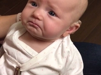 Двухмесячная глухая девочка впервые услышала мамин голос: трогательное видео