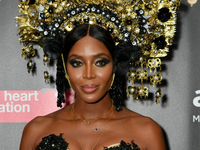 Наоми Кэмпбелл впечатлила публику оригинальным образом