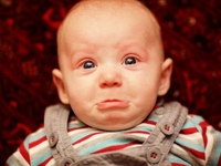 Как заставить младенца выпить лекарство: простой лайфхак