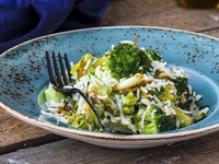 Жареный рис с перцем и брокколи