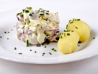 Маринованная сельдь по-немецки с яблочным сюрпризом