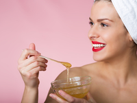 Шугарінг: як приготувати цукрову пасту для депіляції вдома