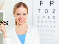 Лазерная коррекция зрения: стоит ли прощаться с очками и линзами?