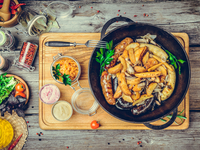 Мясная сковородка с картофелем: обед для большой компании