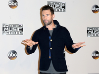 Американский телеведущий заставил группу Maroon 5 петь в метро