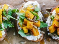 Брускетта с тыквой и творогом