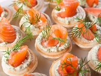 Тарталетки с семгой и нежным сыром к праздничному столу