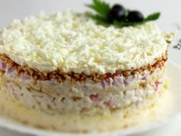 Салат «Снежная королева» с крабовыми палочками и яблоками