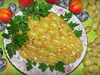 Праздничный салат “Виноградная гроздь”