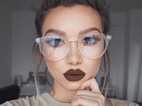 Макияж под очки: правила создания