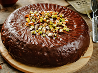 Торт “Моцарт” с фисташковым и молочным кремом