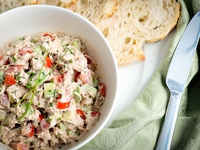 Вкусно и просто: готовим салат с тунцом