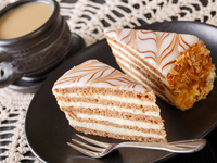 Торт “Паутинка”с миндальными орехами и фундуком