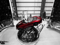 Илон Маск запустил ракету Falcon Heavy к Марсу