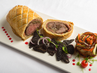 Идеально для ужина: мясной рулет в слоеном тесте