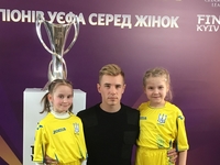 Молодой украинский певец подружился с женской Лигой UEFA