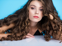 Как бороться с выпадением волос в межсезонье: правила и советы