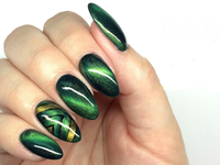 Тренд сезона: варианты маникюра «кошачий глаз»