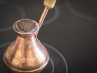 Как правильно варить кофе в турке: видеорецепт