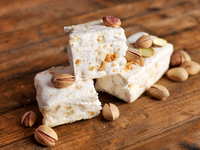 Восточный десерт: нуга с фисташками