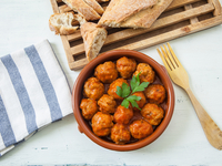 Тефтели с подливой в духовке и мультиварке: вкусные рецепты