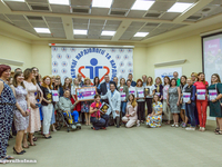 «Пробег под каштанами» передал Кардиоцентру чек на рекордные 2 млн грн для спасения маленьких сердец