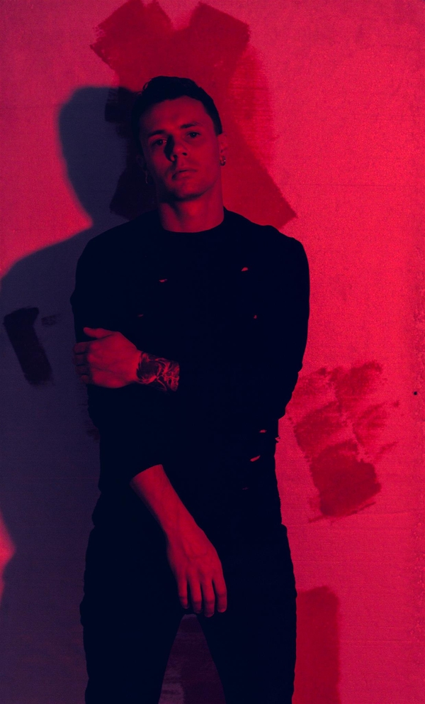 Премьера: Tomash Lukach "Burning Down"