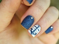 Как сохранить маникюр в отпуске: 3 практичных совета