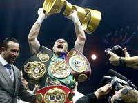 Украинец Александр Усик стал чемпионом Всемирной боксерской суперсерии