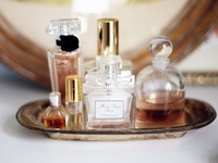 Как продлить стойкость духов: полезные лайфхаки