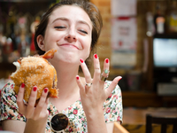 Ученые рассказали, сколько бургеров можно съесть без вреда для фигуры