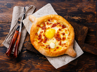 Как приготовить хачапури с сулугуни по-аджарски