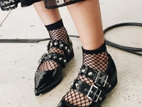 Обувь с носками: модно или странно?