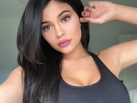 Примерь на себя: Кайли Дженнер выпустила фильтр для Instagram