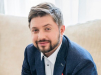 Актер "Дизель Шоу" Александр Бережок показал новорожденного сына