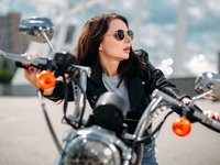 Наталья Гордиенко прокатилась на Harley Davidson в новом клипе