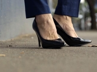 Французский дизайнер выпустил туфли на шпильках для мужчин