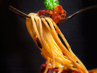 Простой рецепт: макароны с подливой из мяса