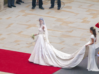 Бренд H&M выпустил дешевый аналог свадебного платья Кейт Миддлтон