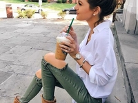 Как носить белый цвет осенью: 5 модных идей