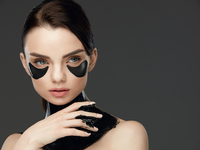 Синяки под глазами: как избавиться и скрыть с помощью макияжа