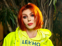 Ирина Билык впервые вышла на красную дорожку с мужем и сыном: фото