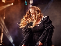 В Сети продолжают спорить о хите группы "Казка" в исполнении чеченского парня