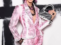 Белла Хадид снялась в рекламе Moschino